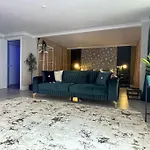 The Exclusive Jacuzzi Apartment