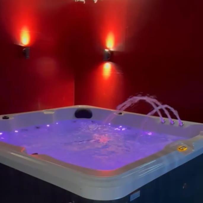 The Exclusive Jacuzzi Apartment