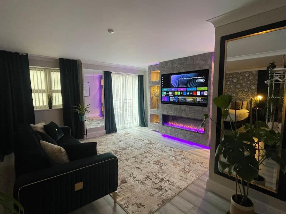 The Exclusive Jacuzzi Apartment